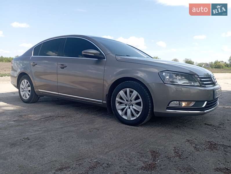 Седан Volkswagen Passat 2011 в Калиновке