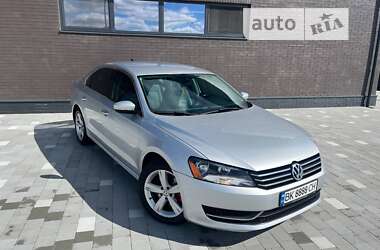 Седан Volkswagen Passat 2014 в Рокитному