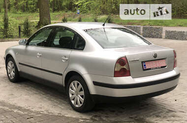 Седан Volkswagen Passat 2001 в Киверцах