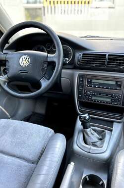 Седан Volkswagen Passat 2001 в Киеве