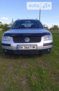 Универсал Volkswagen Passat 2001 в Хороле