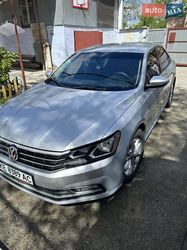 Седан Volkswagen Passat 2018 в Киеве