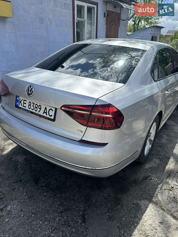 Седан Volkswagen Passat 2018 в Киеве