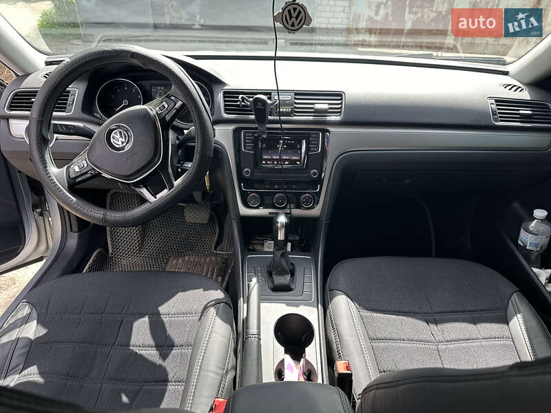 Седан Volkswagen Passat 2018 в Киеве