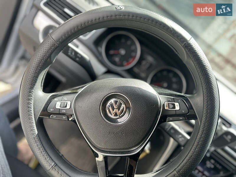 Седан Volkswagen Passat 2018 в Киеве