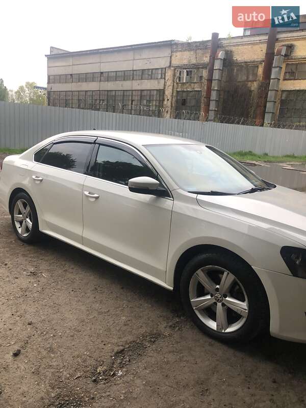 Седан Volkswagen Passat 2014 в Києві