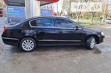 Седан Volkswagen Passat 2006 в Ужгороді