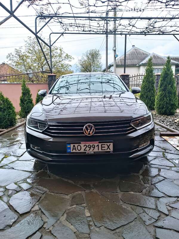 Седан Volkswagen Passat 2015 в Сваляве