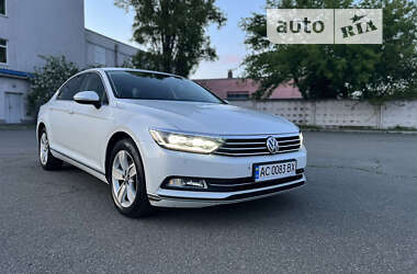 Седан Volkswagen Passat 2018 в Киеве