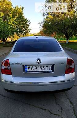 Седан Volkswagen Passat 2004 в Гадячі