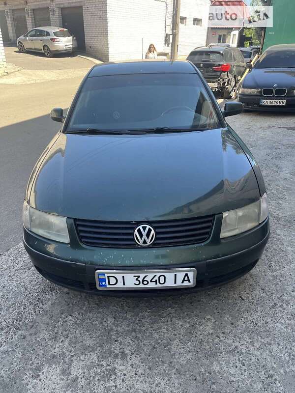 Седан Volkswagen Passat 1997 в Киеве