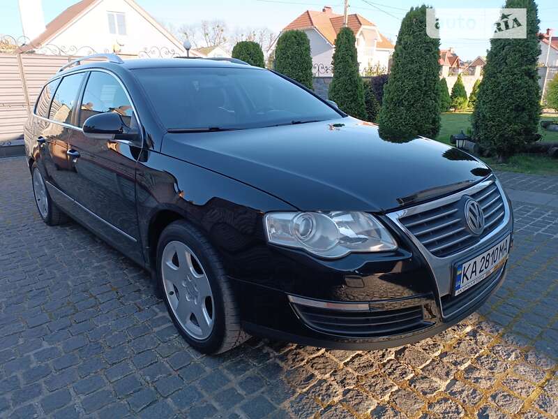 Універсал Volkswagen Passat 2005 в Житомирі