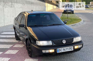 Седан Volkswagen Passat 1995 в Львове