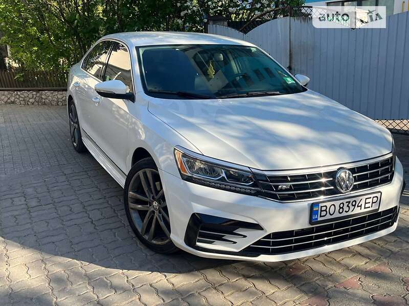 Седан Volkswagen Passat 2016 в Тернополе