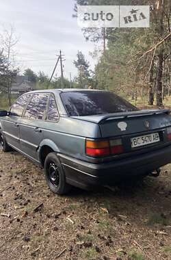 Седан Volkswagen Passat 1988 в Рава-Русской