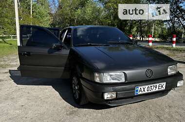 Седан Volkswagen Passat 1990 в Харькове