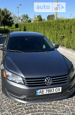 Седан Volkswagen Passat 2013 в Днепре