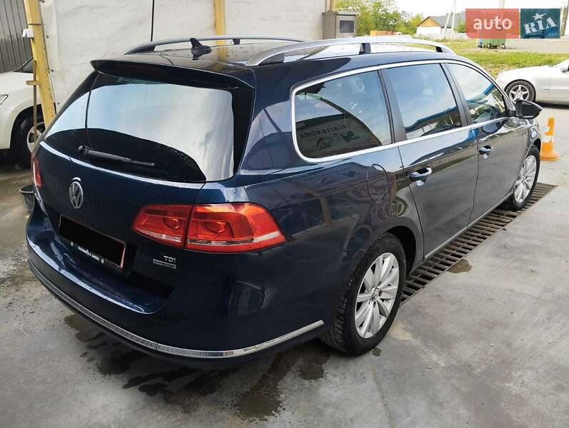 Універсал Volkswagen Passat 2010 в Чернівцях