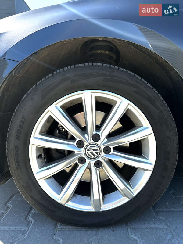 Седан Volkswagen Passat 2017 в Хмельницком