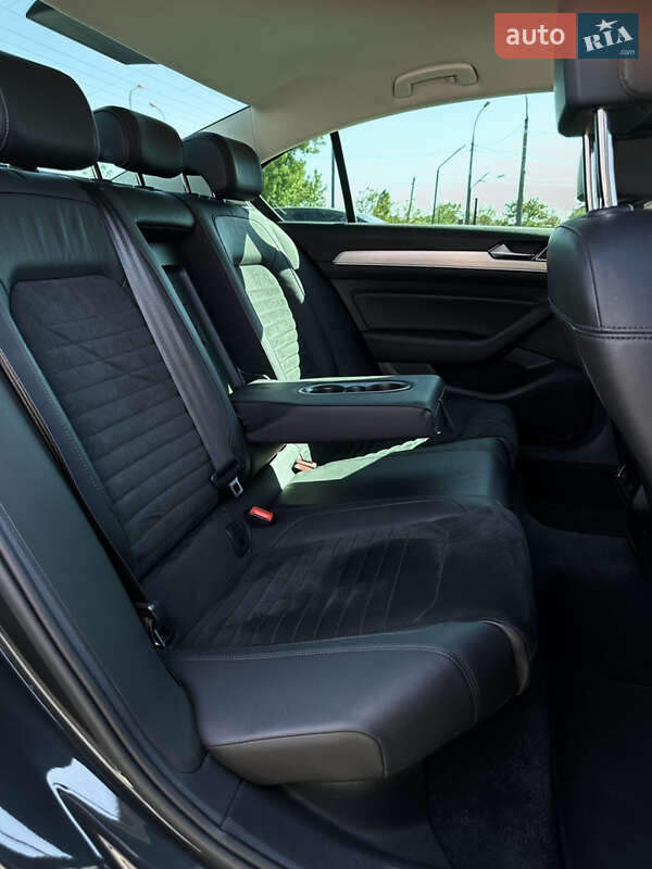 Седан Volkswagen Passat 2017 в Хмельницком