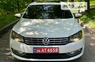 Седан Volkswagen Passat 2012 в Житомире