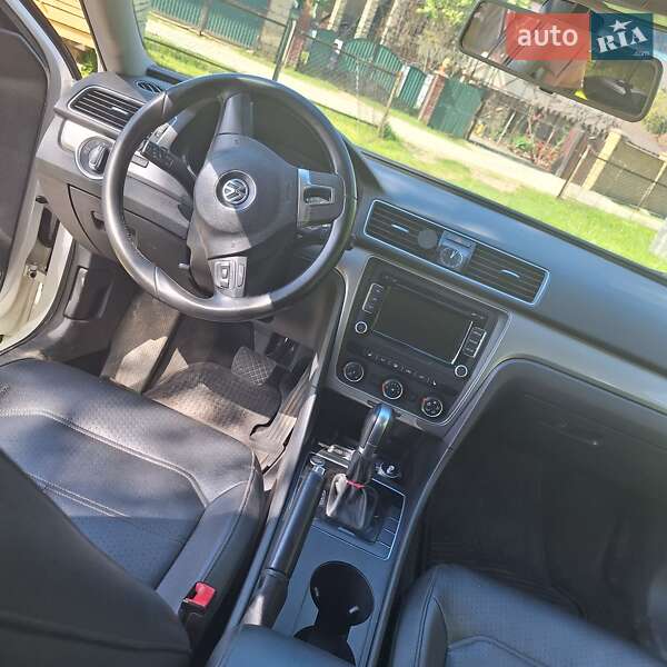 Седан Volkswagen Passat 2015 в Ужгороде