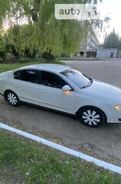 Седан Volkswagen Passat 2005 в Марганце