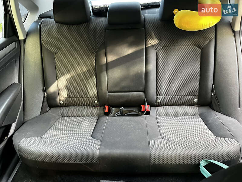 Седан Volkswagen Passat 2013 в Києві