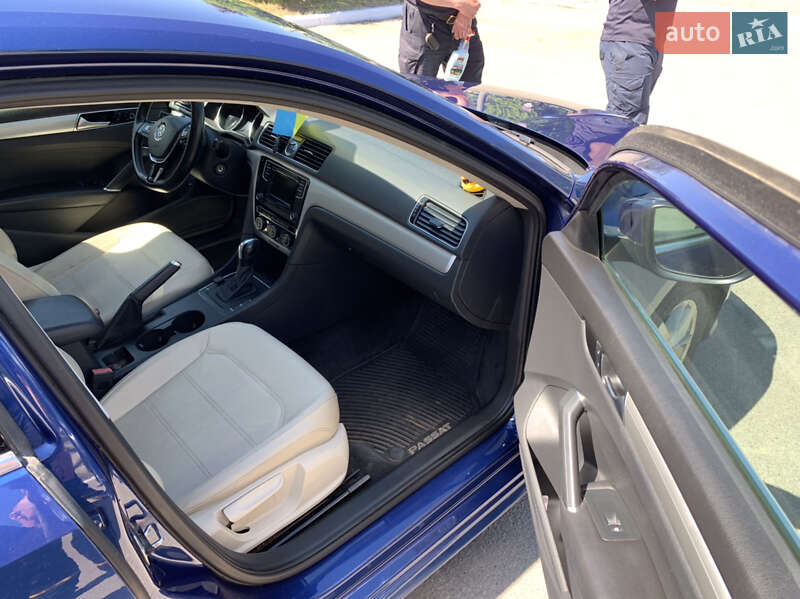 Седан Volkswagen Passat 2015 в Харькове