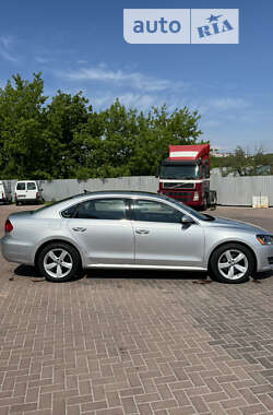 Седан Volkswagen Passat 2013 в Ровно