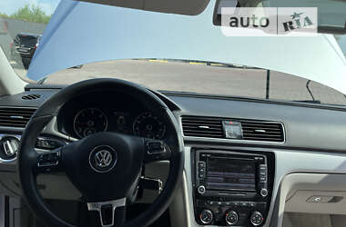 Седан Volkswagen Passat 2013 в Ровно