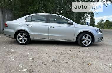 Седан Volkswagen Passat 2010 в Киеве