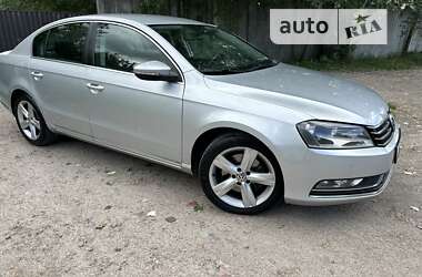 Седан Volkswagen Passat 2010 в Киеве