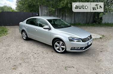 Седан Volkswagen Passat 2010 в Киеве