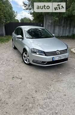 Седан Volkswagen Passat 2010 в Киеве