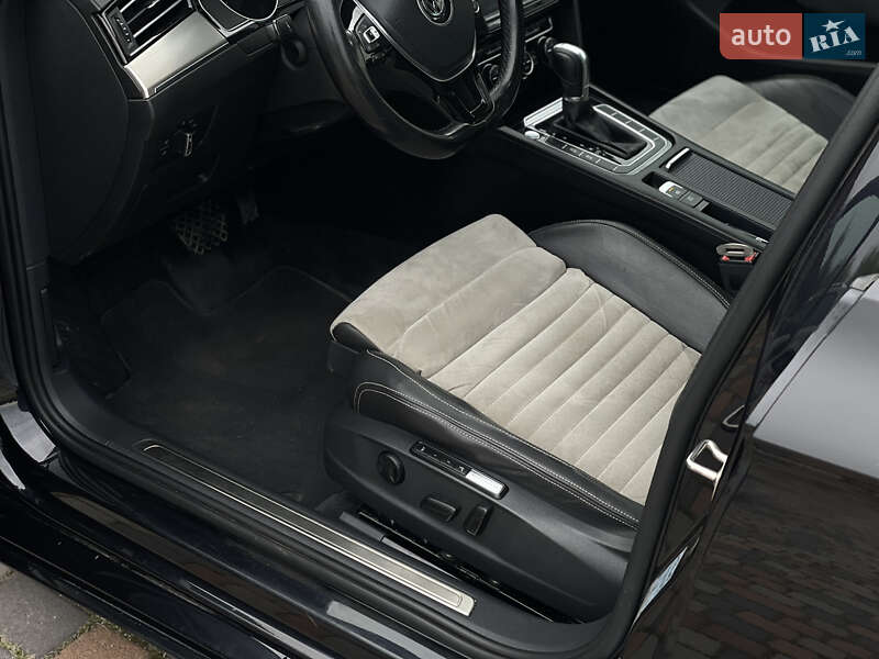 Универсал Volkswagen Passat 2015 в Староконстантинове