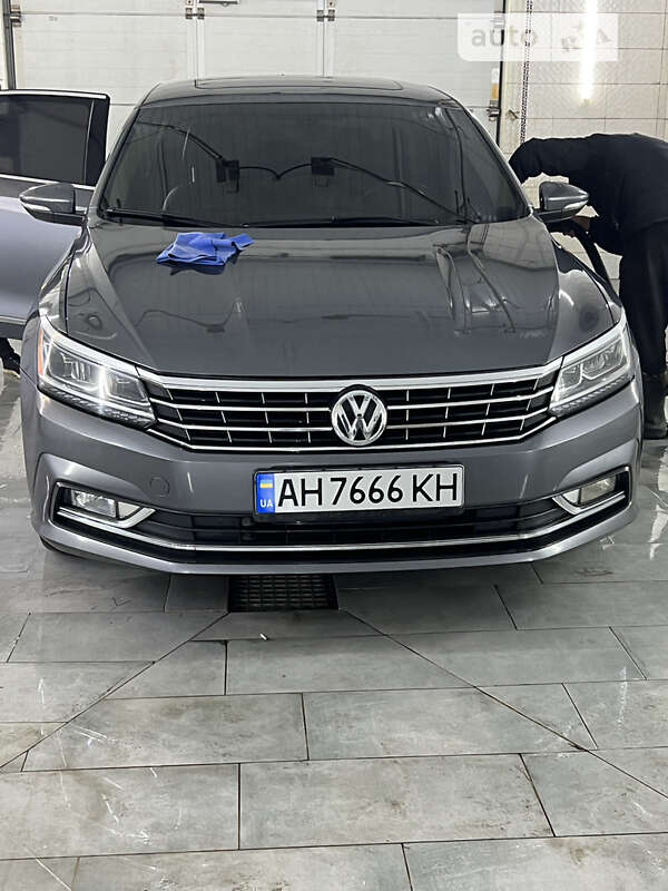 Седан Volkswagen Passat 2016 в Славянске