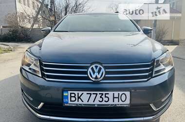 Універсал Volkswagen Passat 2014 в Одесі