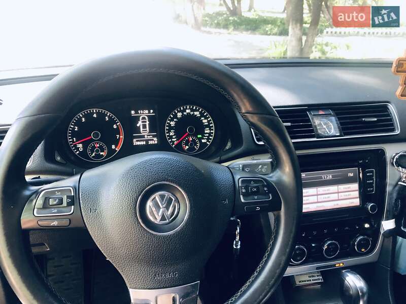 Седан Volkswagen Passat 2012 в Кременчуге