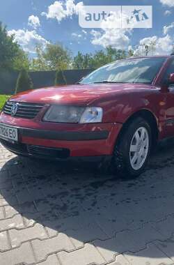 Універсал Volkswagen Passat 1997 в Чернівцях