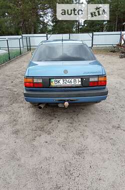 Седан Volkswagen Passat 1992 в Ровно