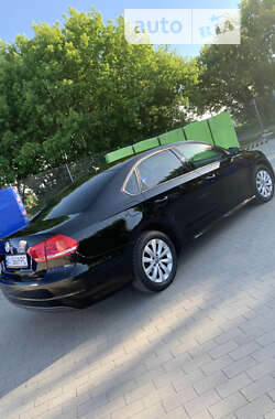 Седан Volkswagen Passat 2011 в Киеве