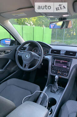 Седан Volkswagen Passat 2011 в Киеве