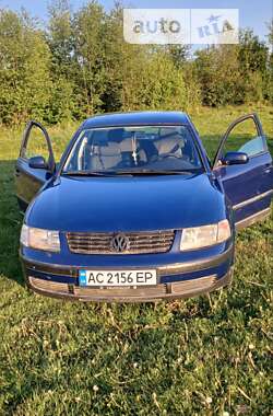 Седан Volkswagen Passat 1998 в Старій Вижівці