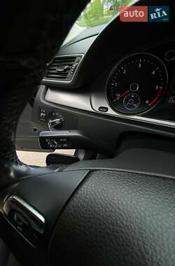 Універсал Volkswagen Passat 2013 в 