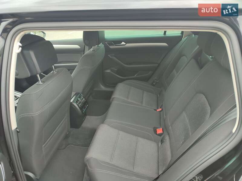 Универсал Volkswagen Passat 2017 в Киеве