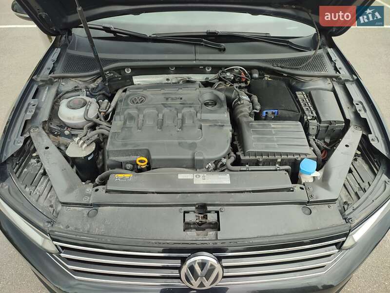 Универсал Volkswagen Passat 2017 в Киеве