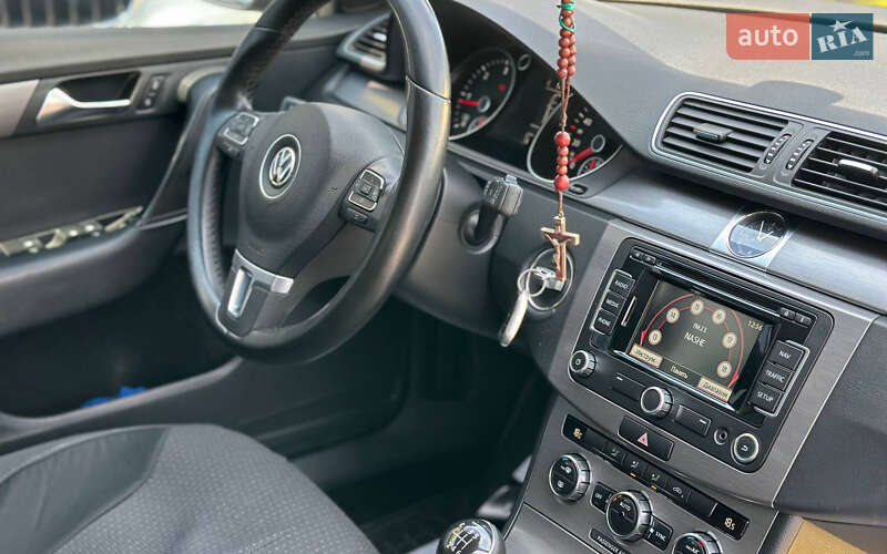 Седан Volkswagen Passat 2013 в Львове
