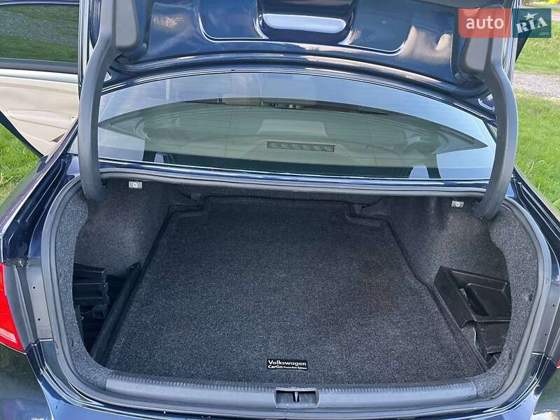Седан Volkswagen Passat 2012 в Черкассах