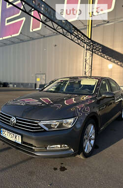 Седан Volkswagen Passat 2016 в Львове